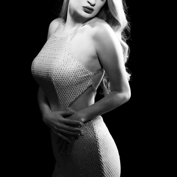 Betsy & Adam Open-back Metallic Mermaid Gown Silver Formal Dress - Picture 7 of 8